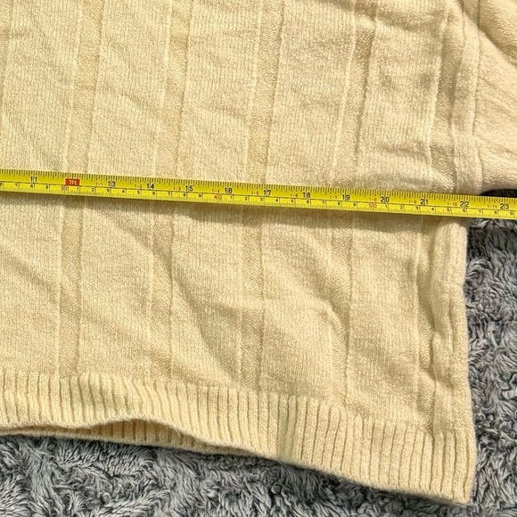 Zara Women’s Light‎ Yellow Cropped Short Turtleneck Sweater Size Large - Picture 4 of 5